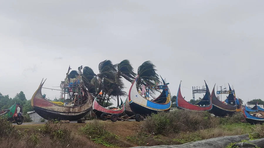 বিকেলের মধ্যেই উপকূল পেরিয়ে যেতে পারে মোখা